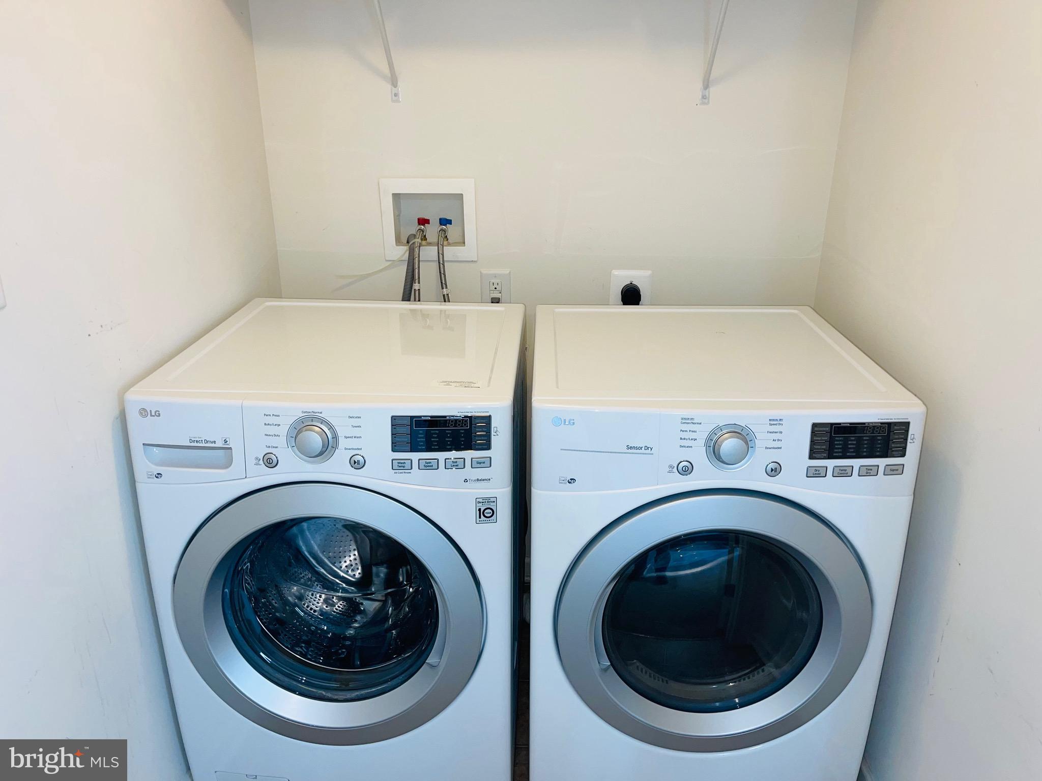 LAKELAND PLACE - Residential