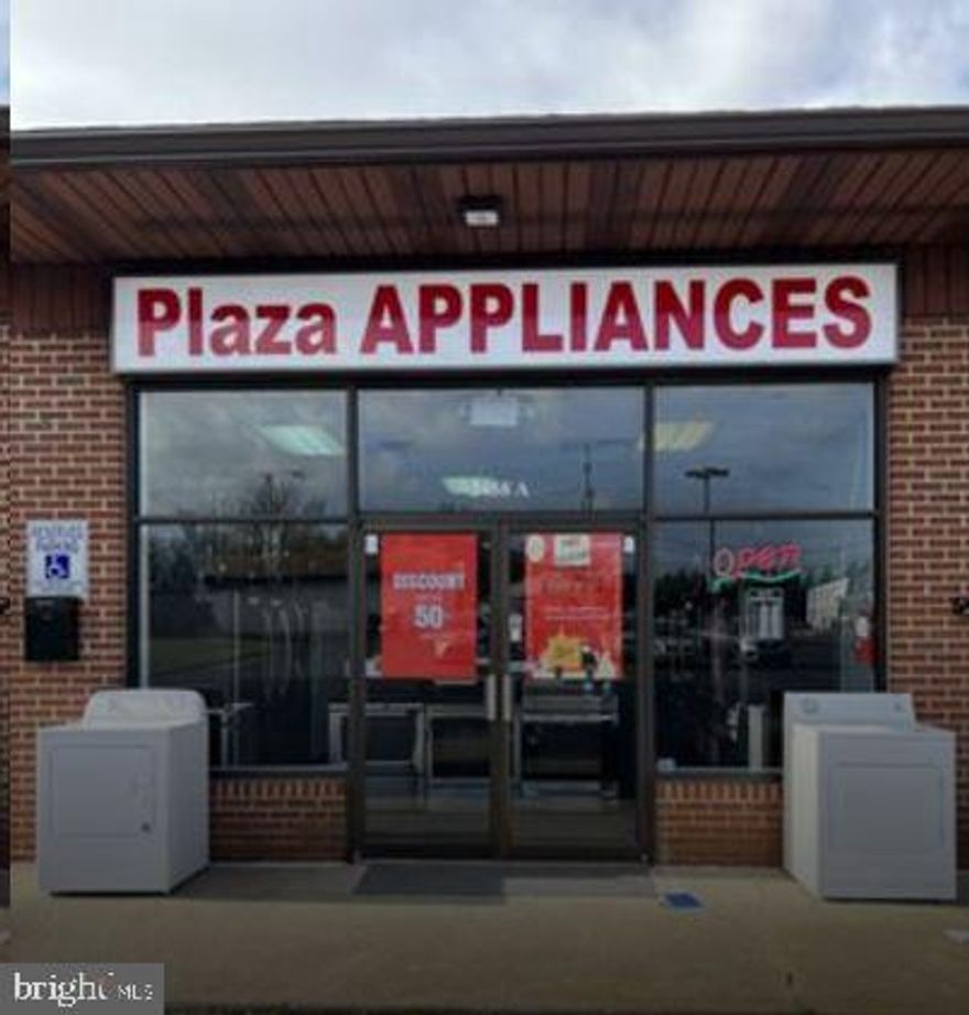 1,200 square feet of retail/commercial space
 $25.00 per sq. ft. / $2,500.00 per month plus Utilities and Janitorial


NO CAM! (Common Area Maintenance Fees)
Large open area 
Plenty of off-street parking
Pylon signage on heavily travelled West Main Street
Newly renovated space