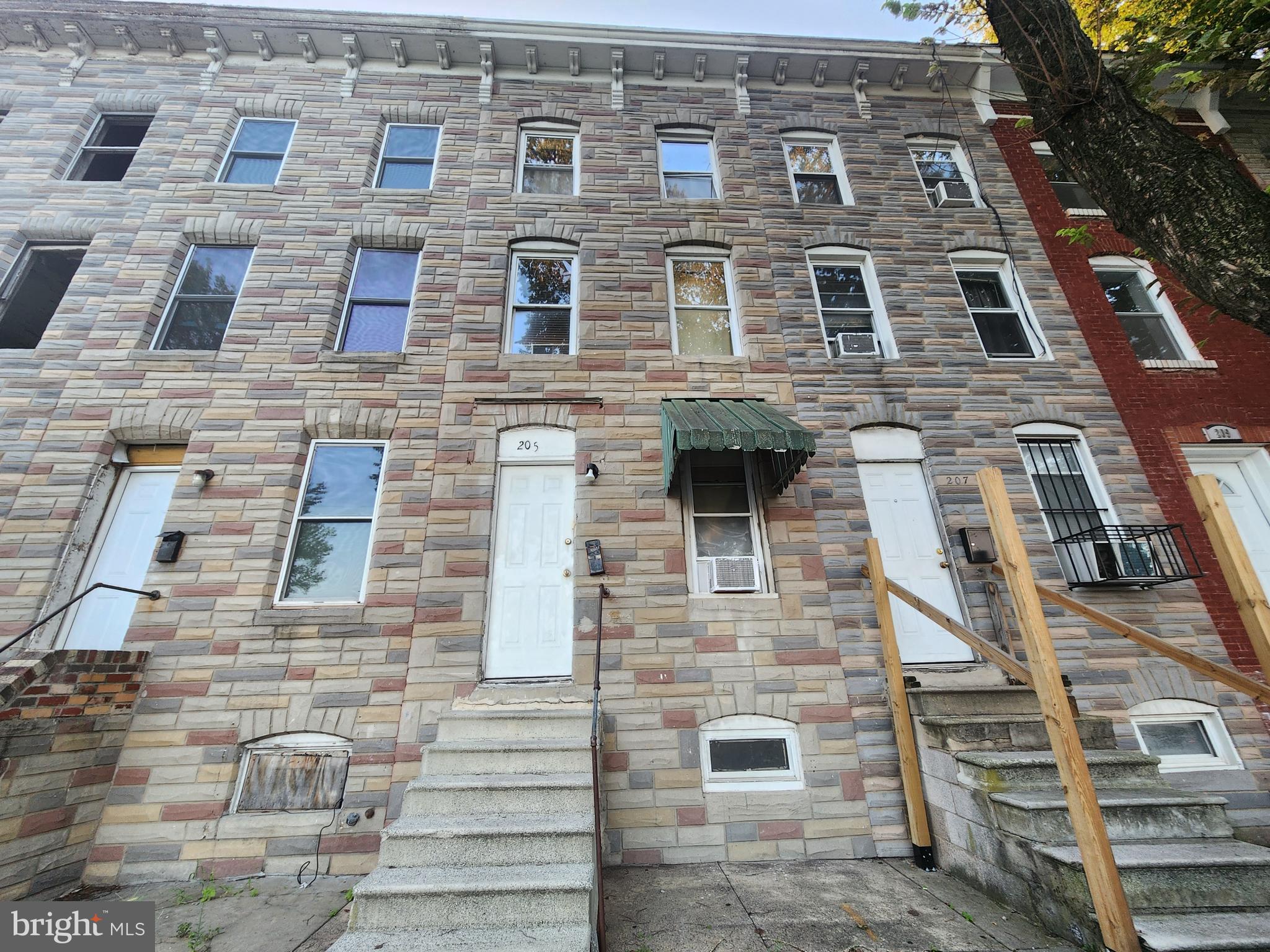 ONLINE AUCTION: Bidding begins 8/1/2025 @ 10:00 AM. Bidding ends 8/5/2025 @ 11:30 AM. List Price is Suggested Opening Bid. Deposit: $5,000. This is a classic Baltimore rowhome located in the vibrant Carrollton Ridge neighborhood. This three-story property is just minutes from Carroll Park, local schools, and convenient public transit. Ideal for city living or investment, it offers easy access to downtown Baltimore and nearby shopping options.