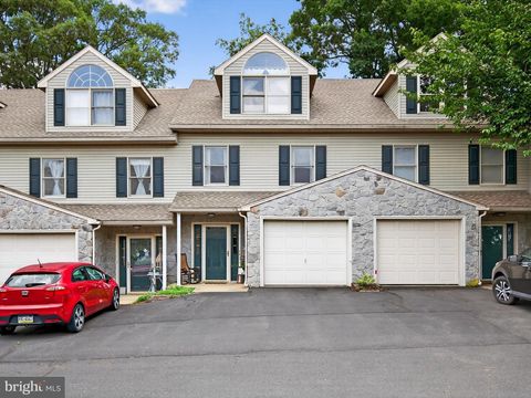 Photo of 31 Laurel Ridge, LEOLA, PA 17540 (MLS # PALA2072564)