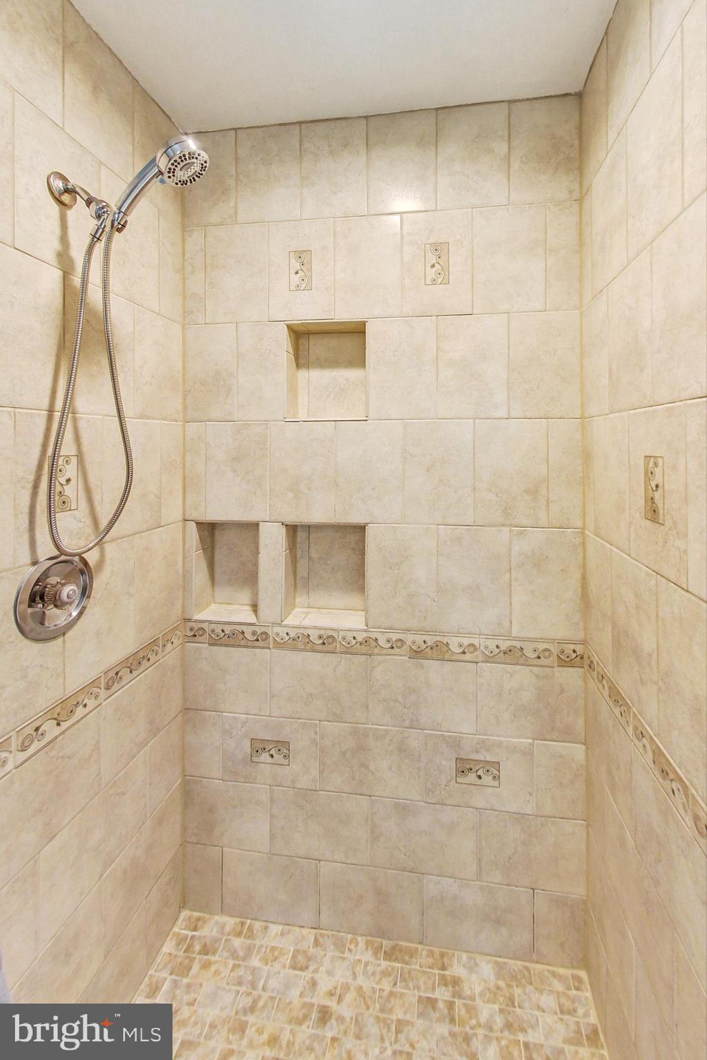 ALTA VISTA - Residential