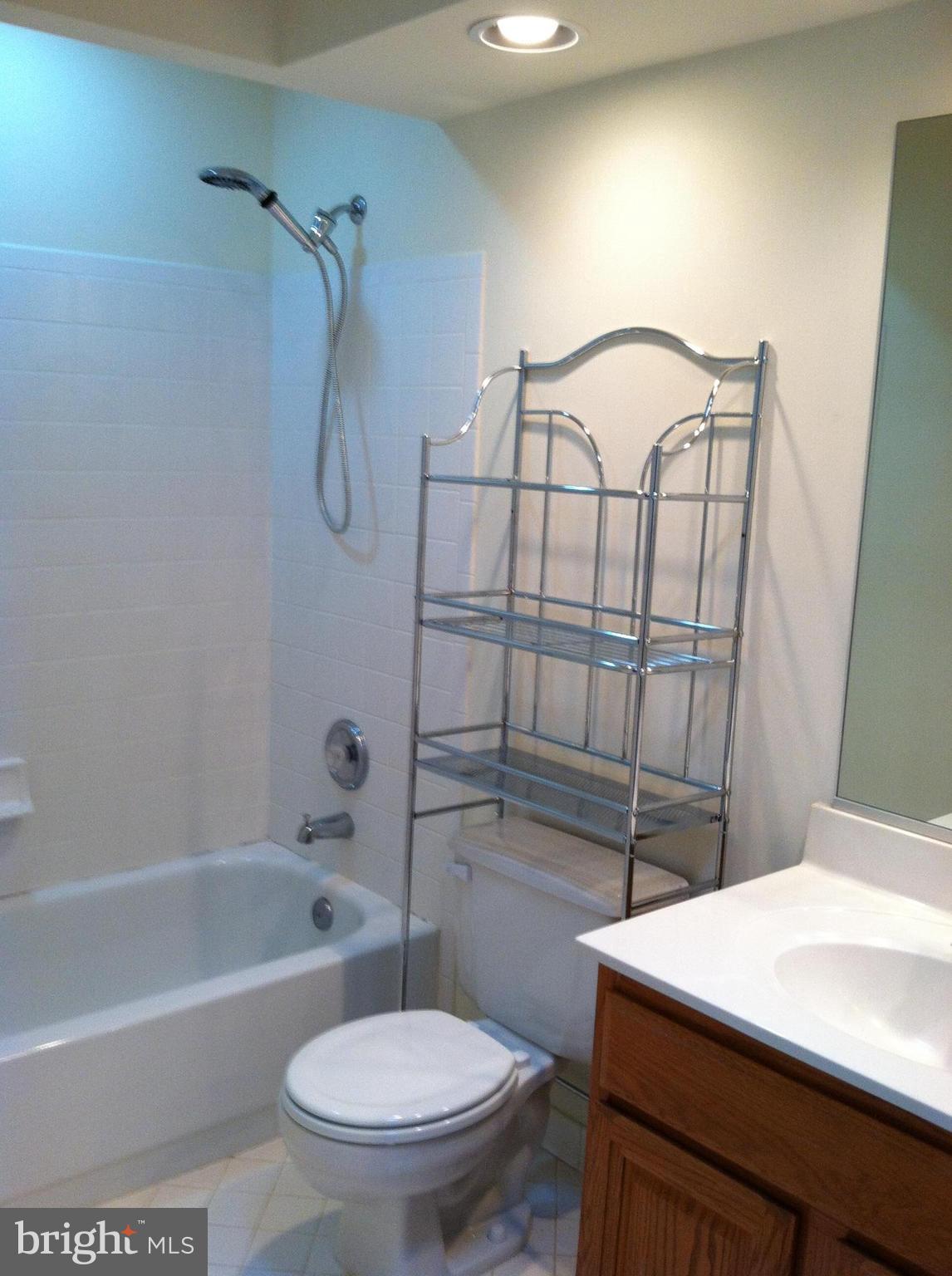 POTOMAC LAKES - Residential Lease