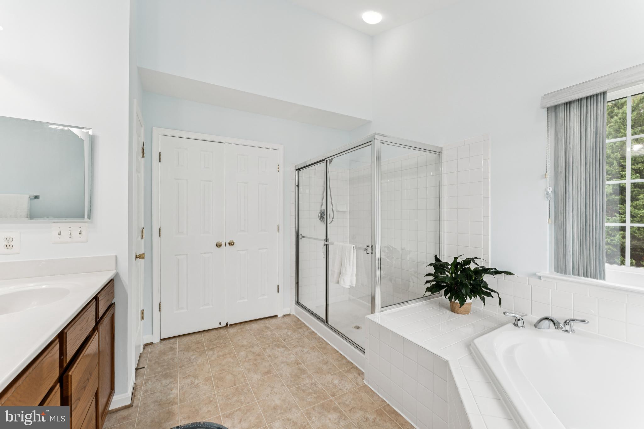 KINGS CROSSING - Residential