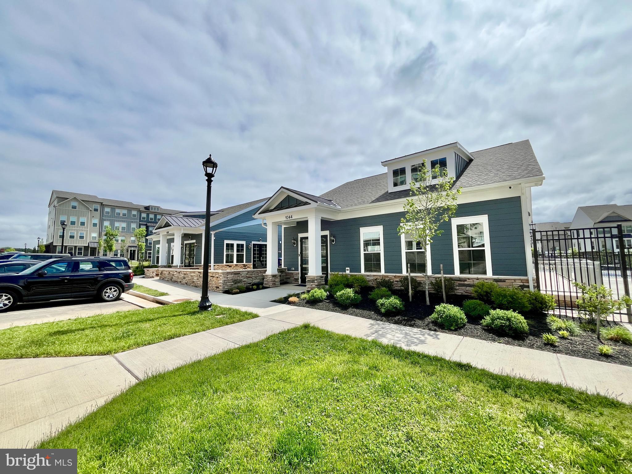 1035 VENIFENA TERRACE SE