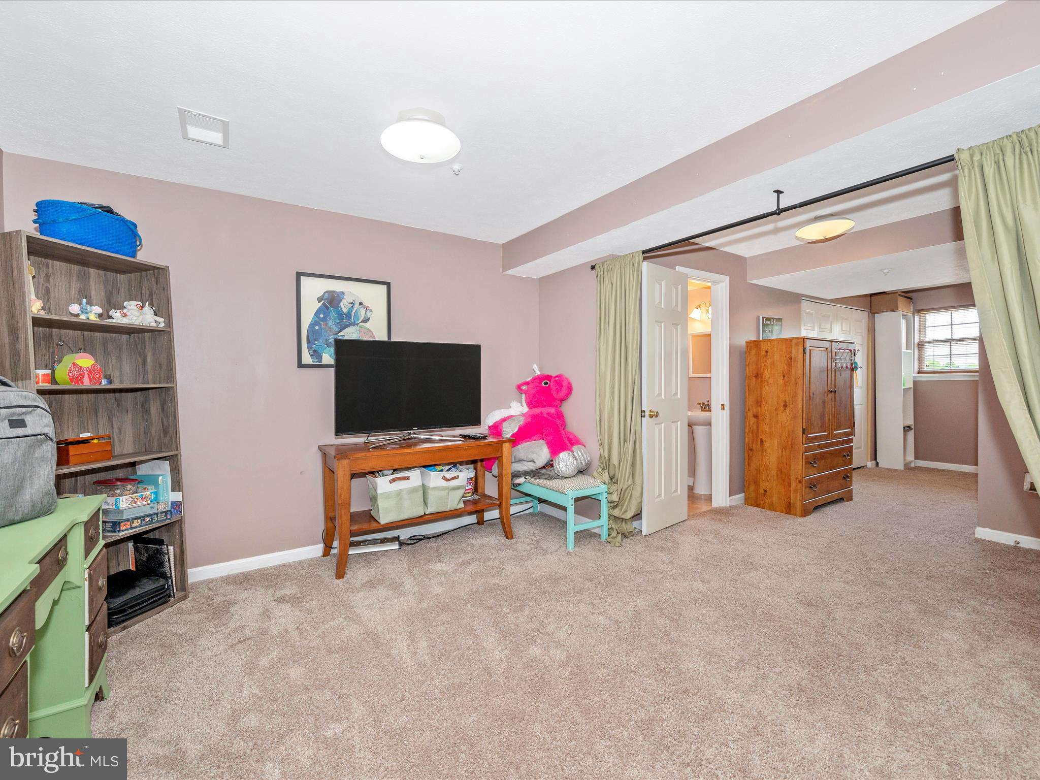 NEW MARKET WEST - Residential