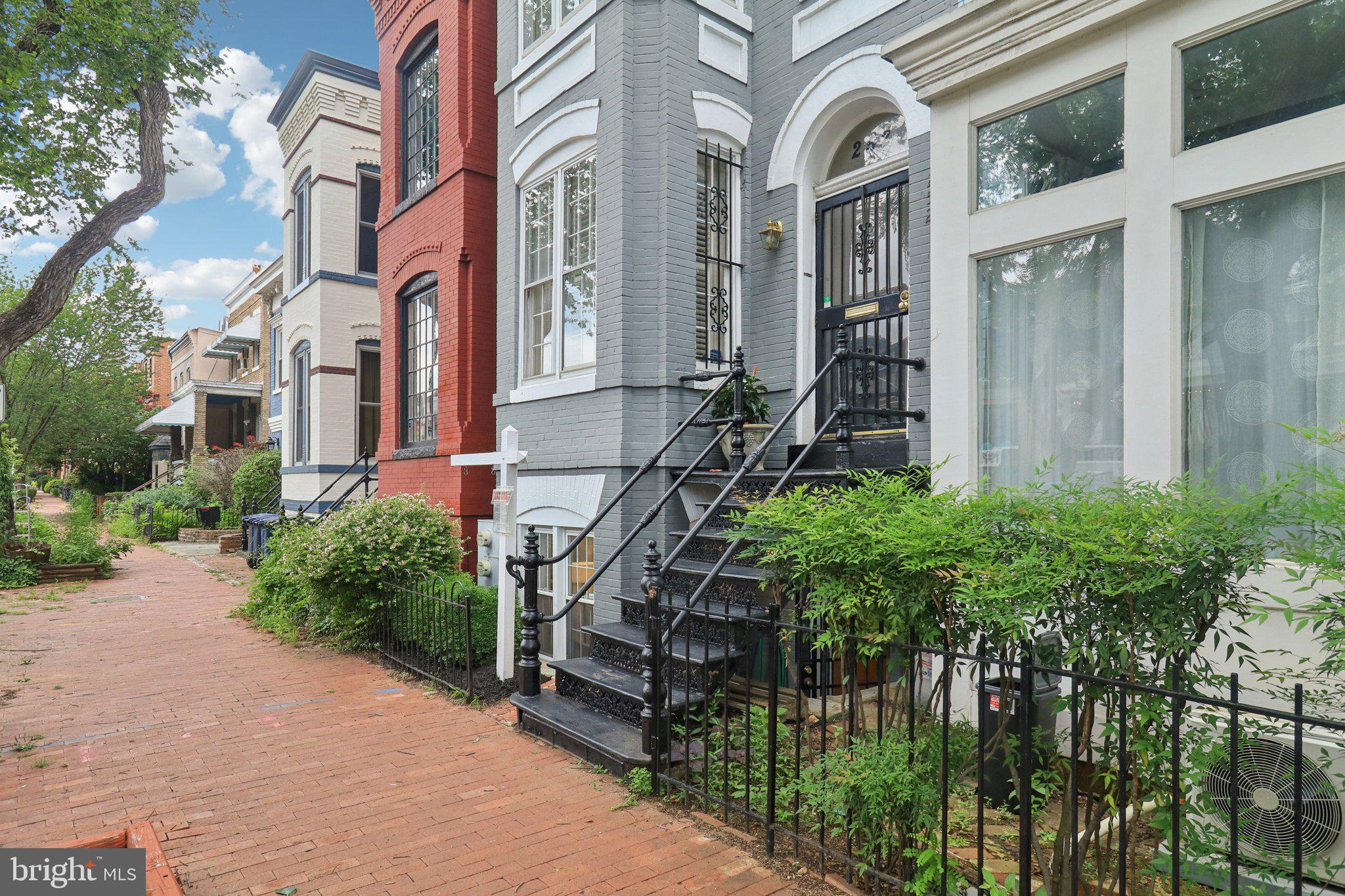 252 11TH STREET SE
