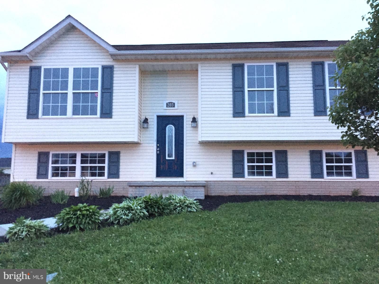 SARAHS CHOICE - Residential