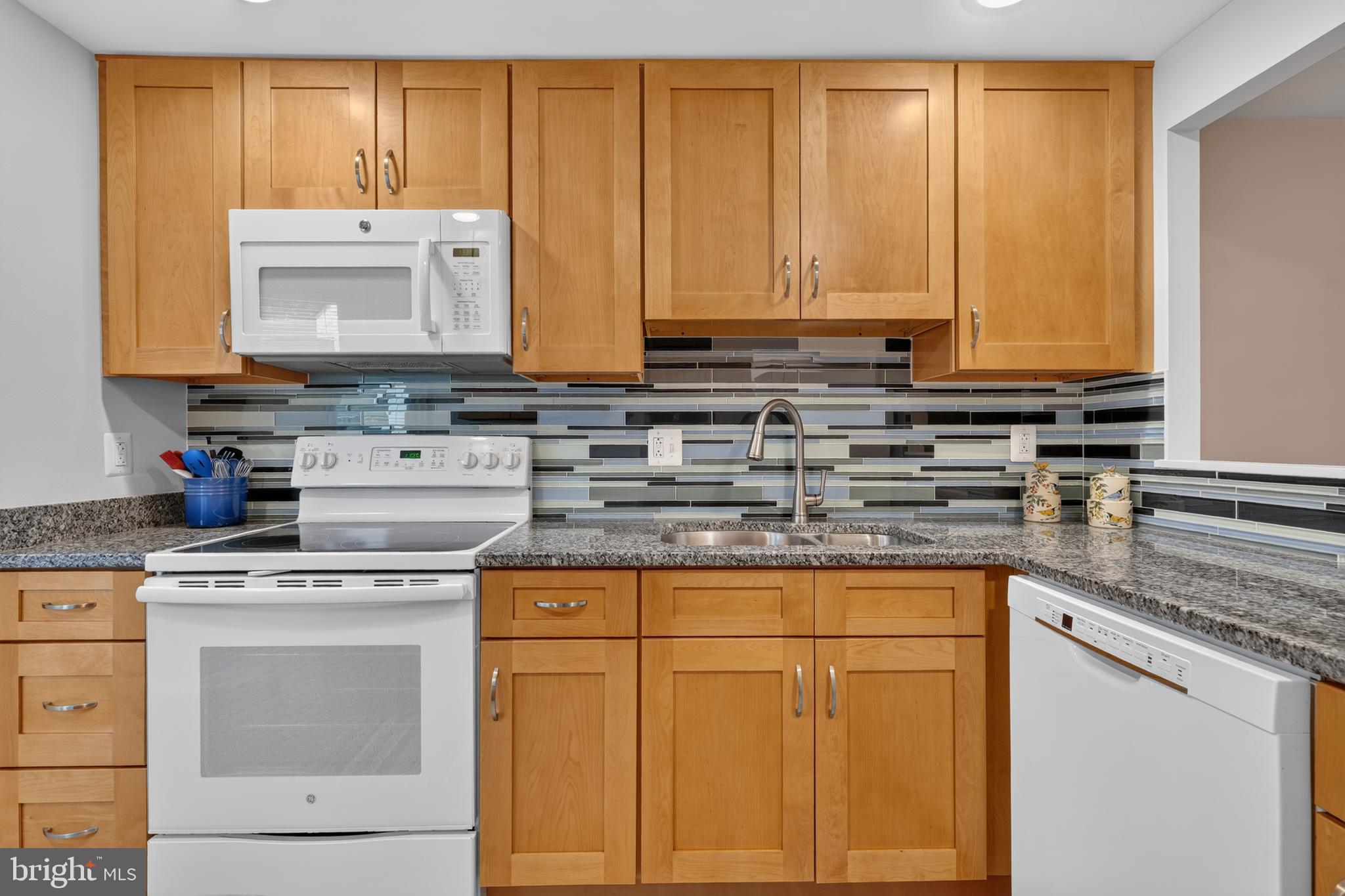 6109 LIVERPOOL LANE