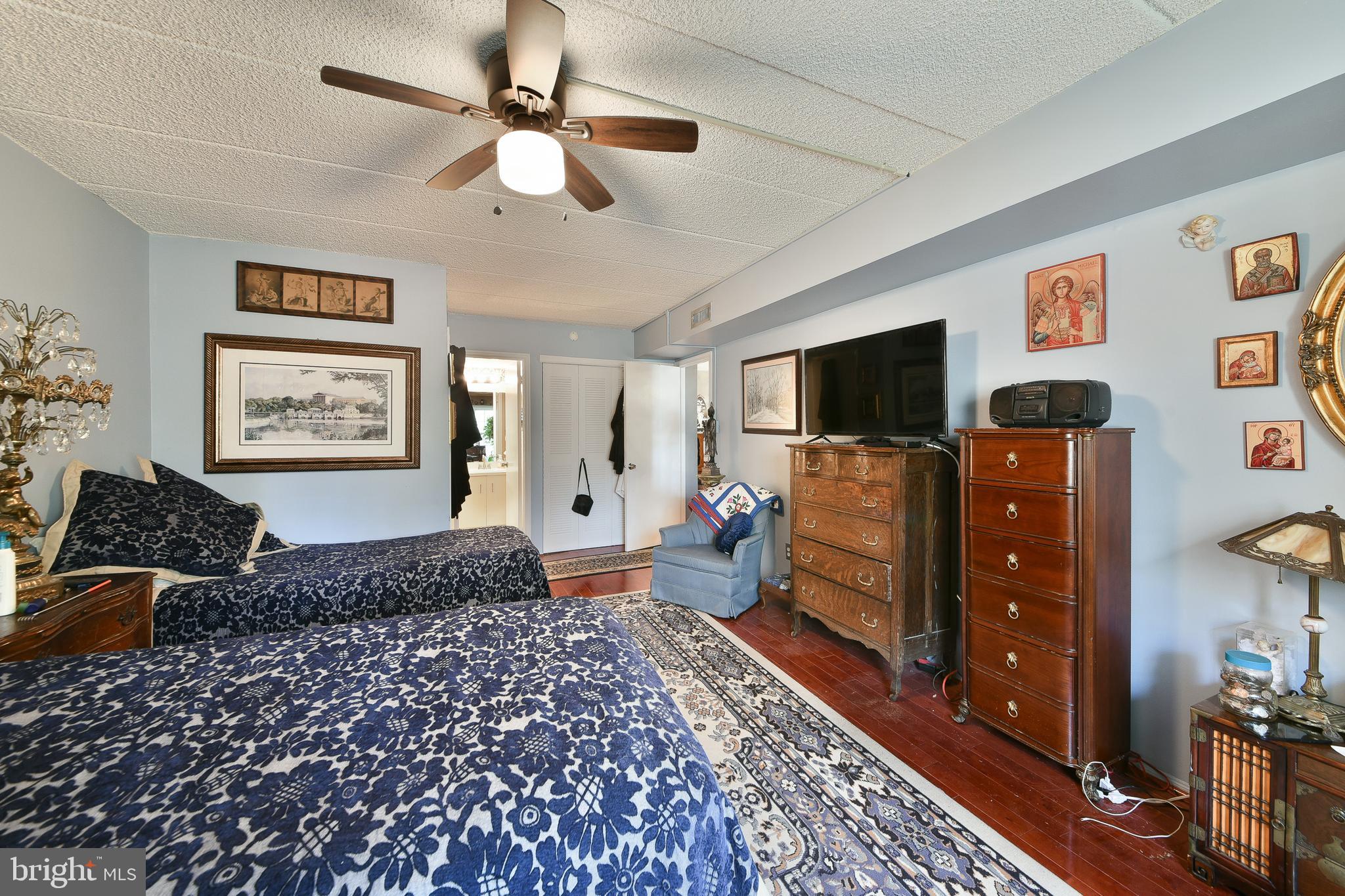 VALLEY GLEN - Residential