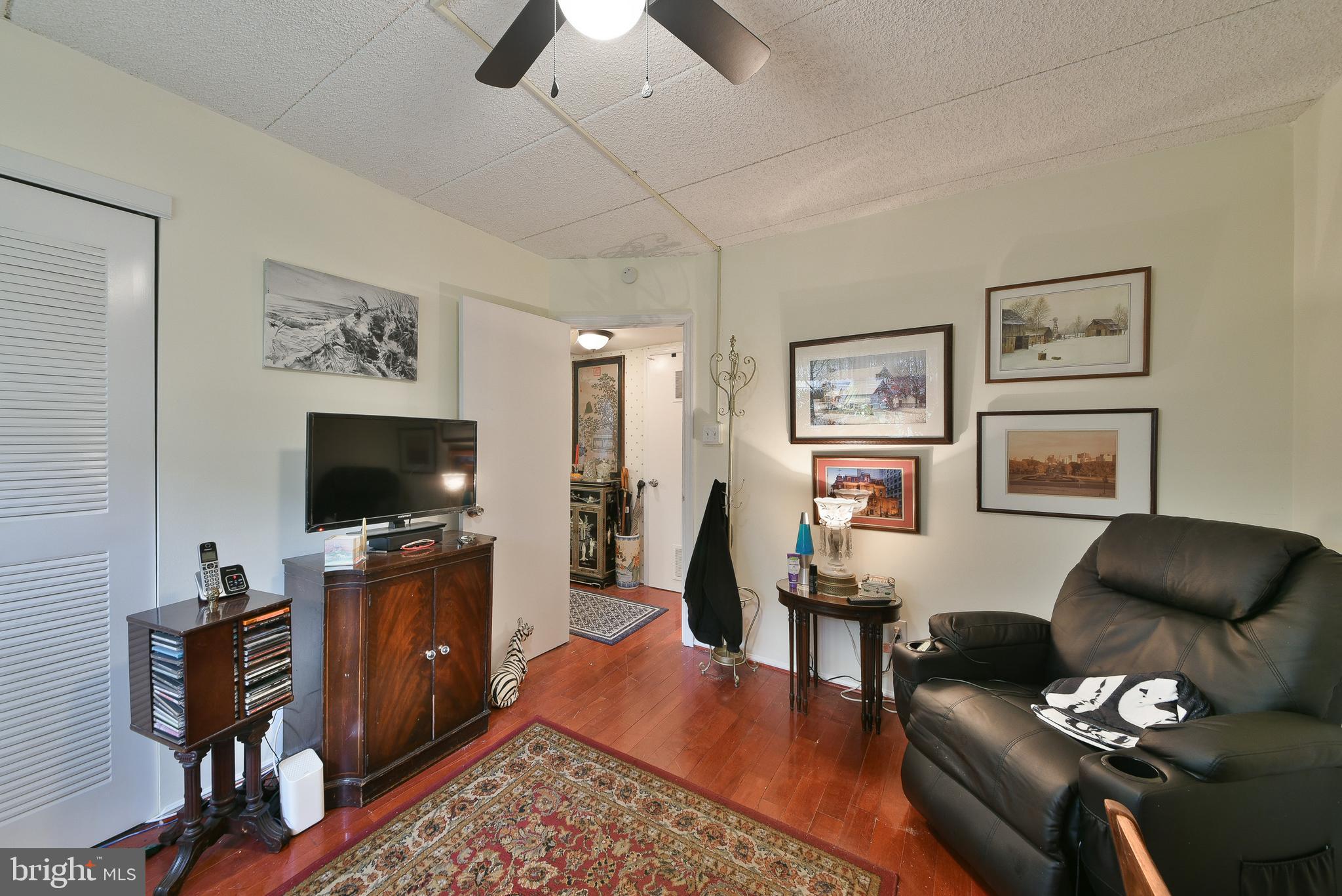 VALLEY GLEN - Residential