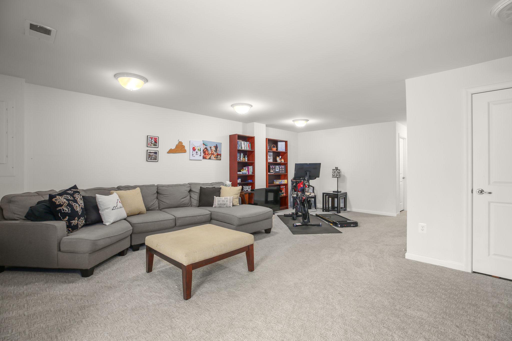 LAFAYETTE CROSSING - Residential