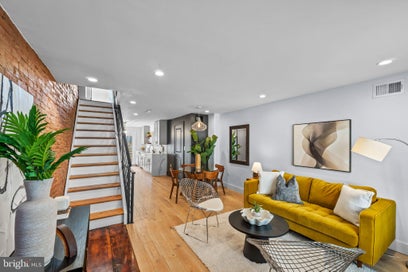806 DUDLEY STREET PHILADELPHIA PA 19148