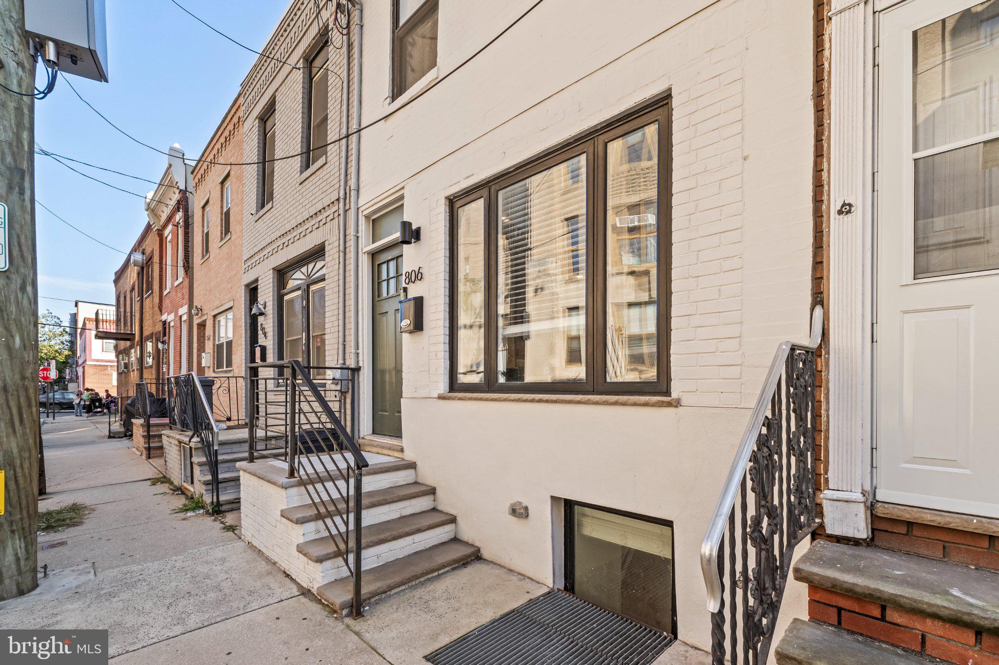 806 DUDLEY STREET