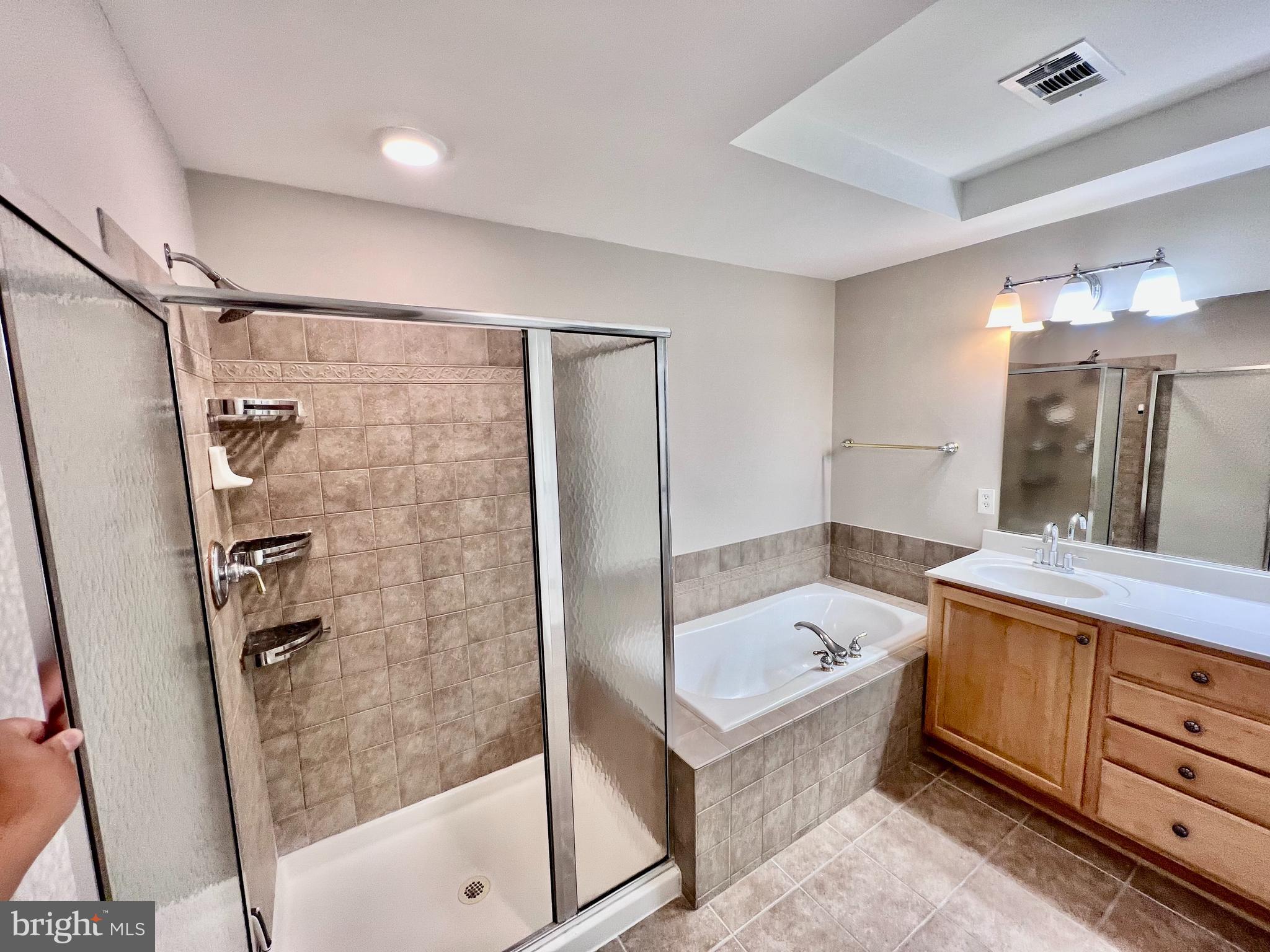 GROVETON WOODS - Residential