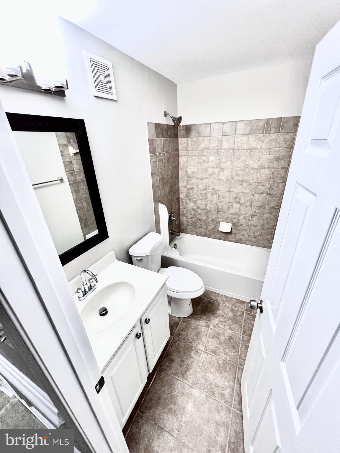 GROVETON WOODS - Residential