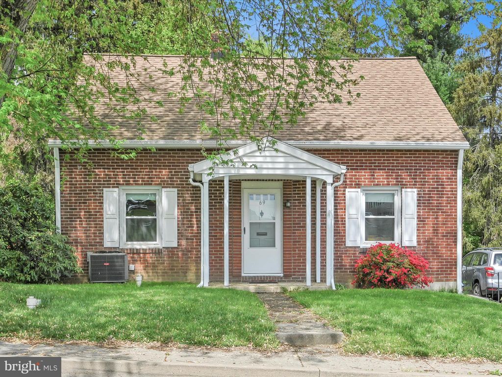 Photo of 69 E COTTAGE AVE, MILLERSVILLE, PA 17551 (MLS # PALA2033950)