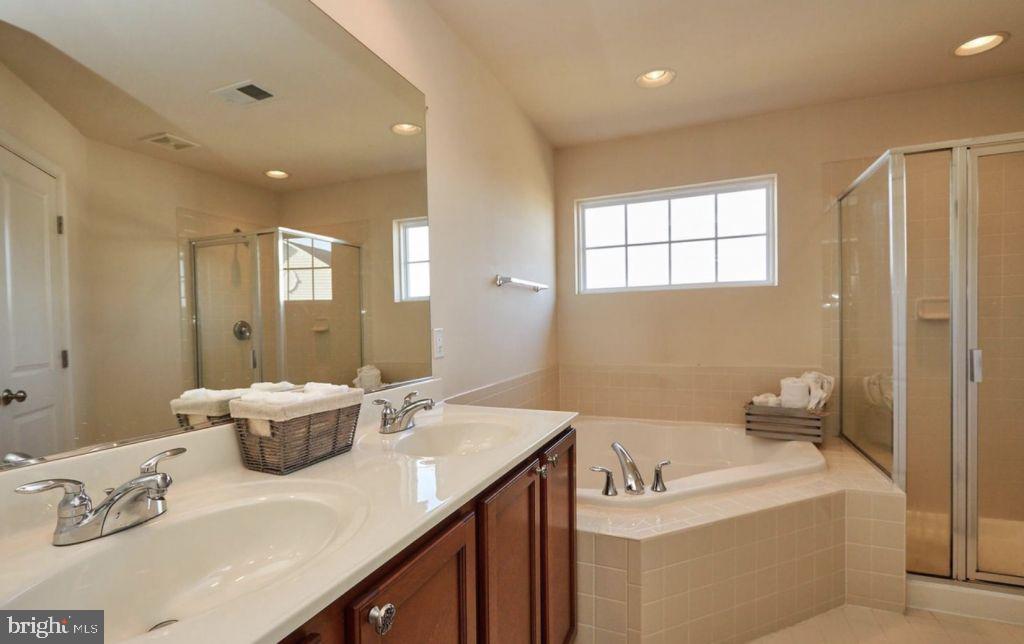 PEMBROOKE/VICTORY LAKES - Residential