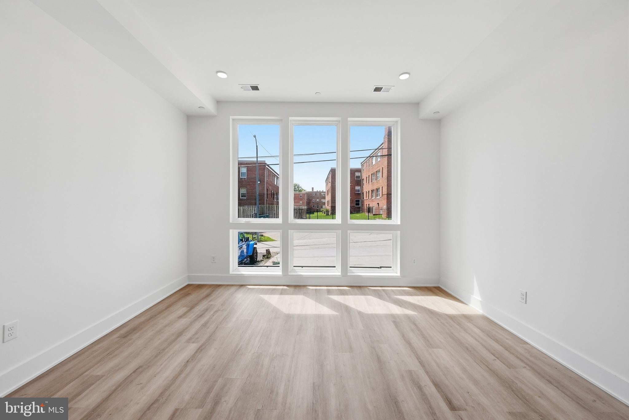 2105 M STREET NE 6