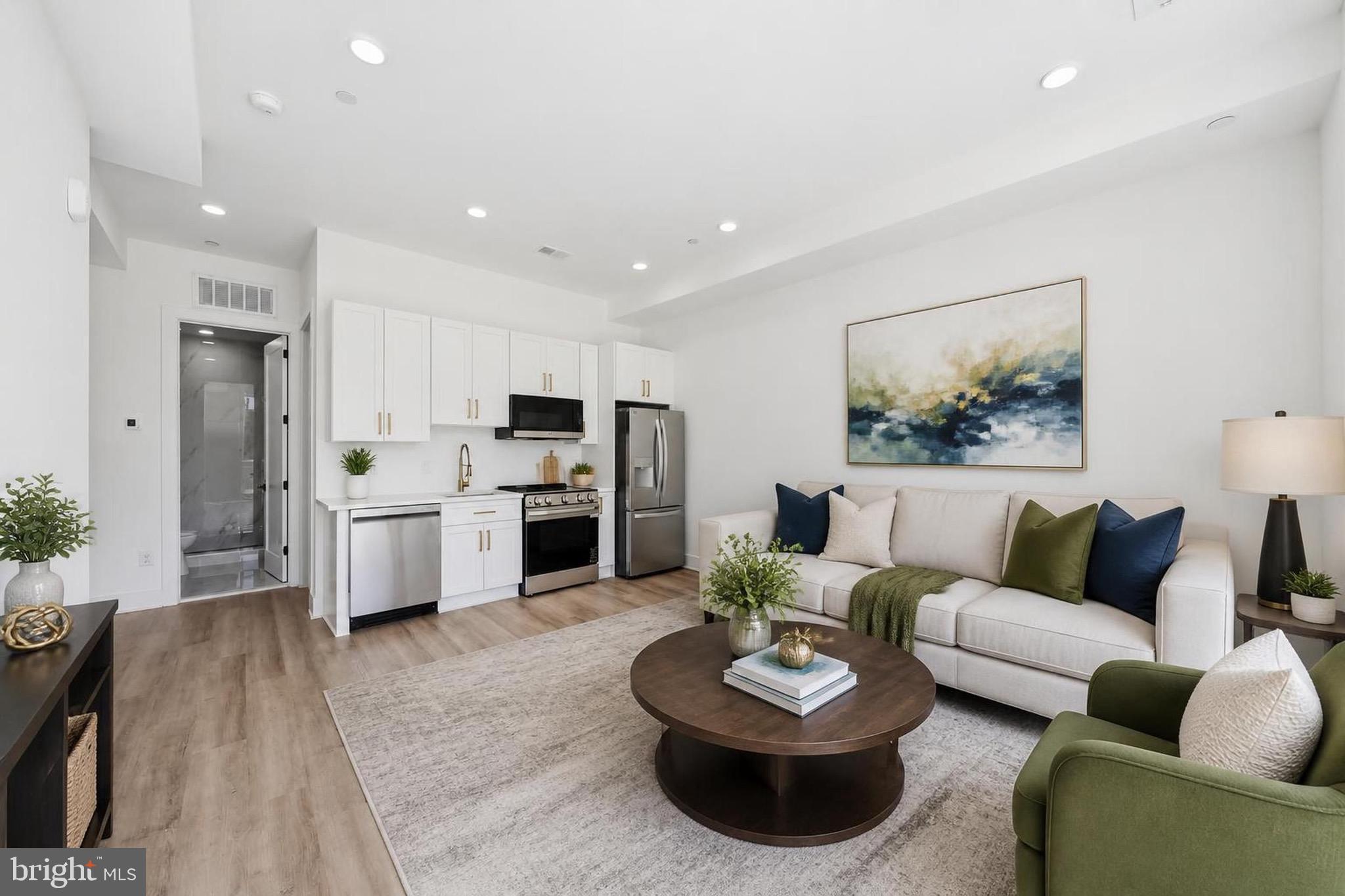 2105 M STREET NE 6