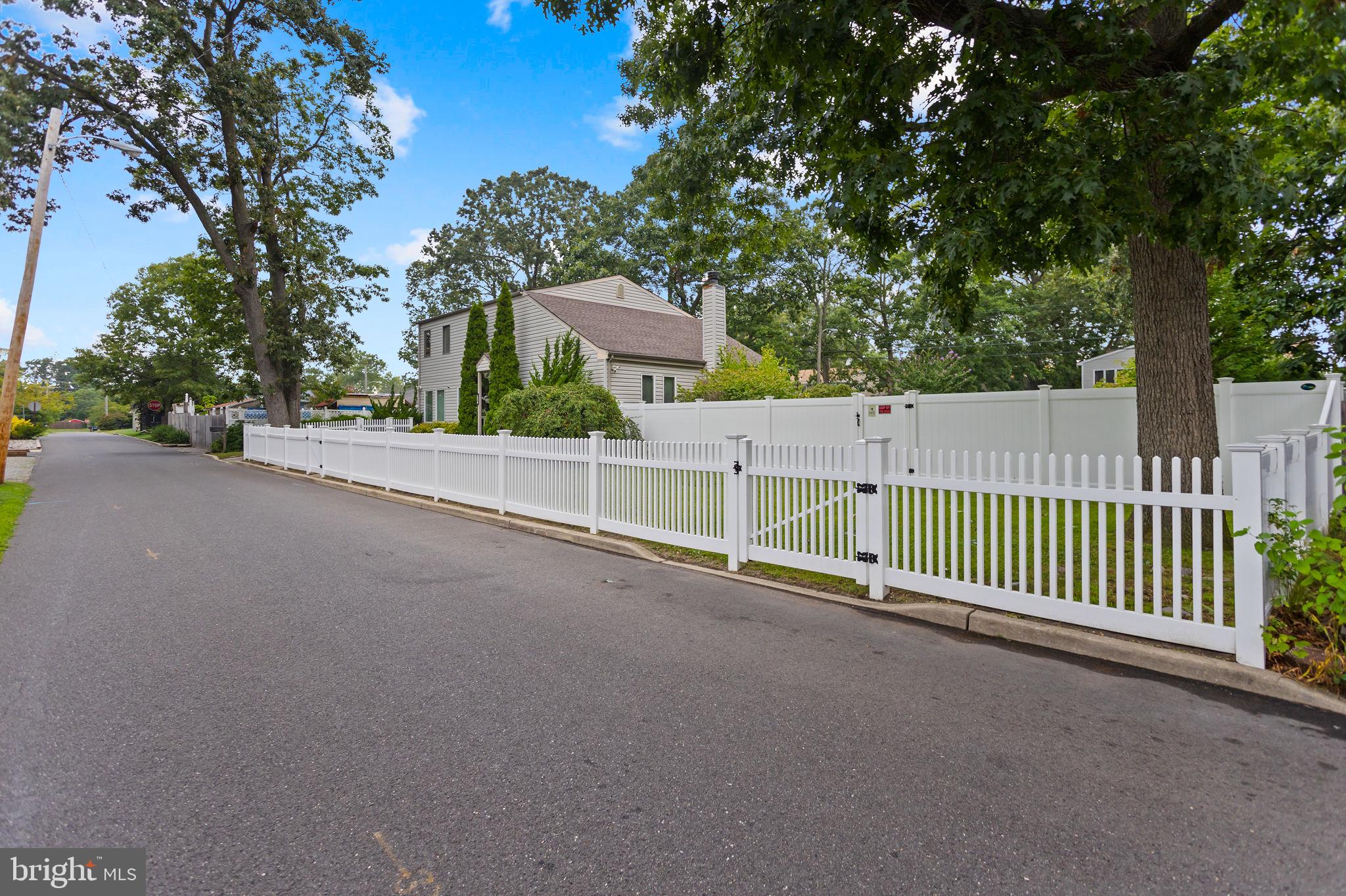 2126 DOROTHY ROAD