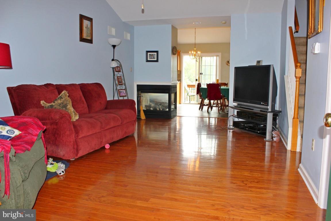 MANOR OAKS - Residential