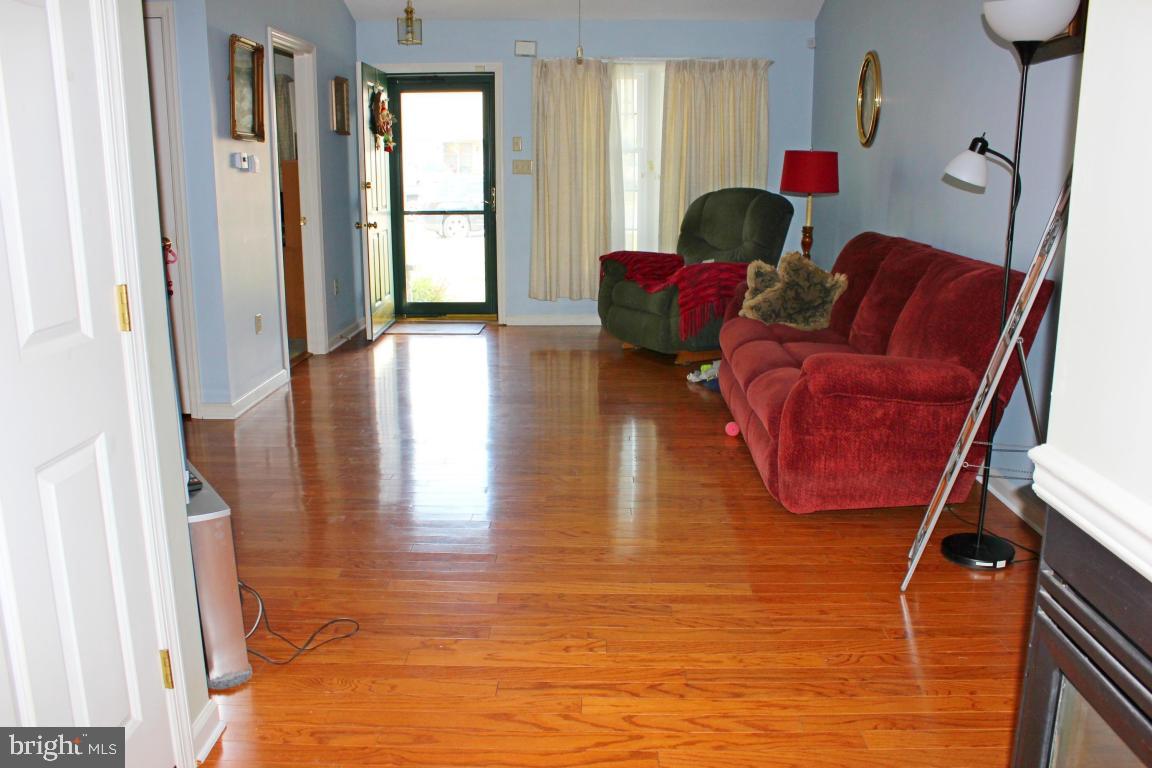 MANOR OAKS - Residential