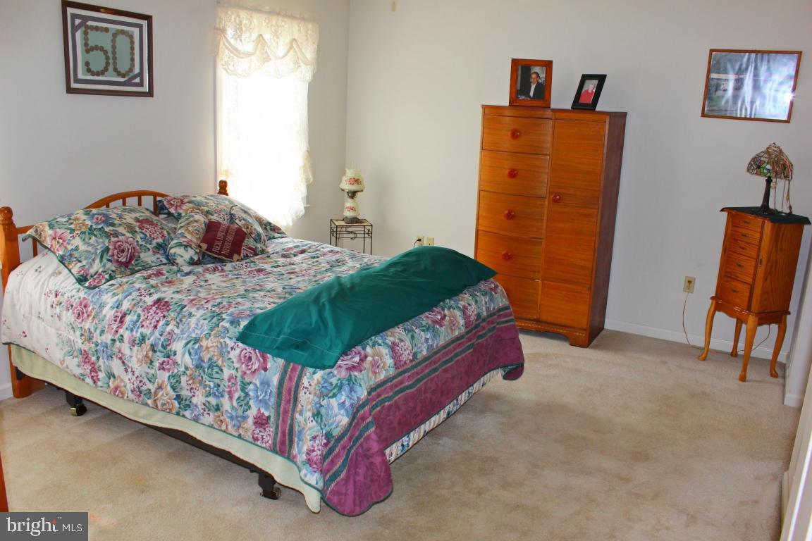 MANOR OAKS - Residential