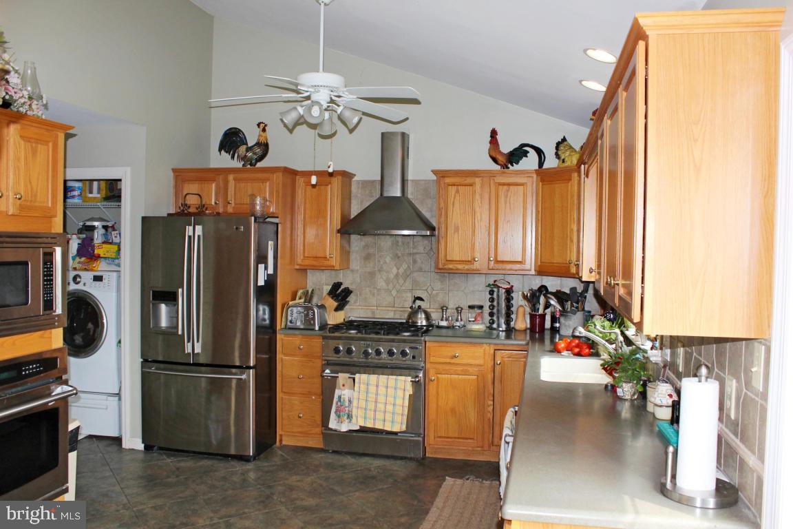 MANOR OAKS - Residential