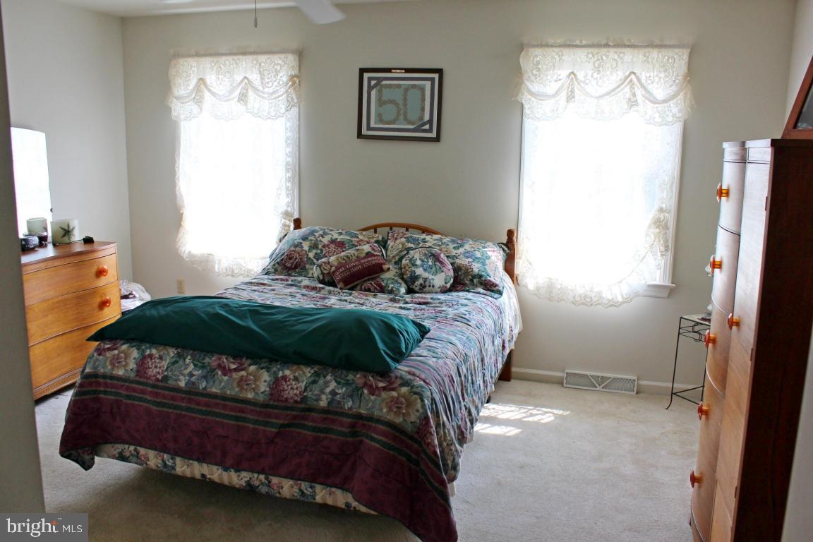 MANOR OAKS - Residential