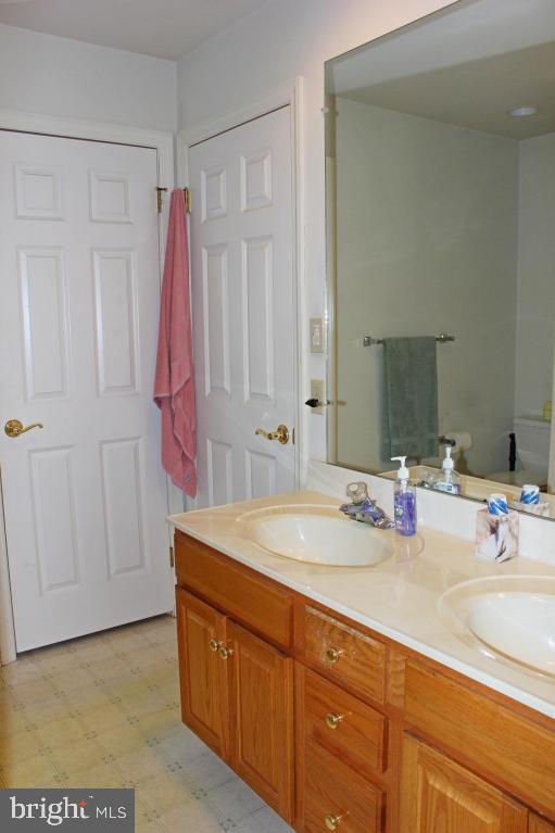 MANOR OAKS - Residential