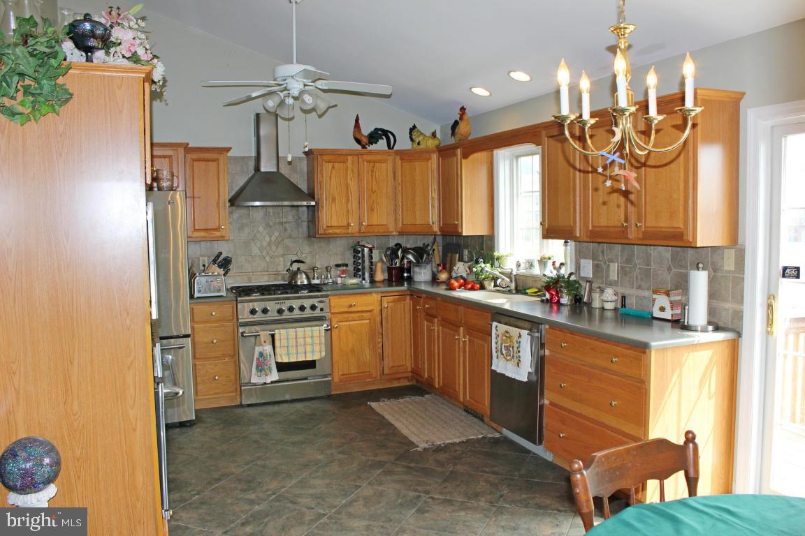 MANOR OAKS - Residential