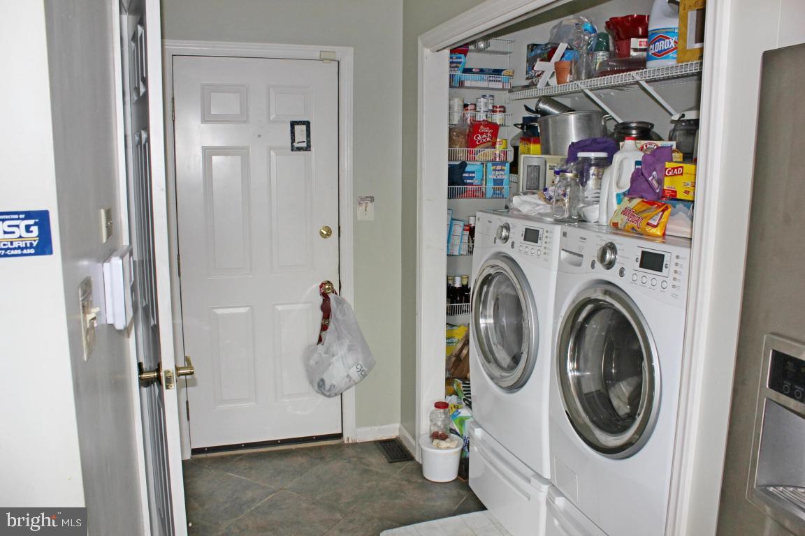 MANOR OAKS - Residential