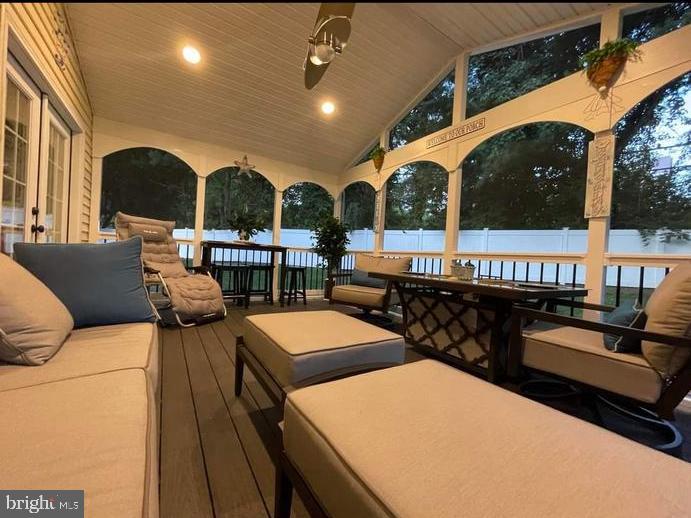 WILLOWBROOK - Residential