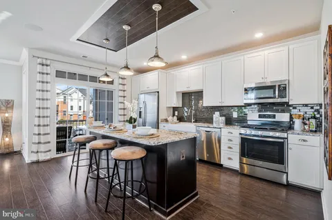 23215 Milltown Knoll Square Unit 114, Ashburn, VA MLS: VALO2091058