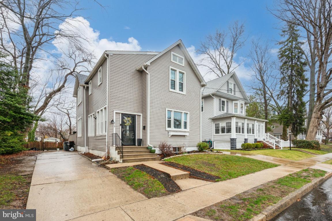 215 W PINE STREET