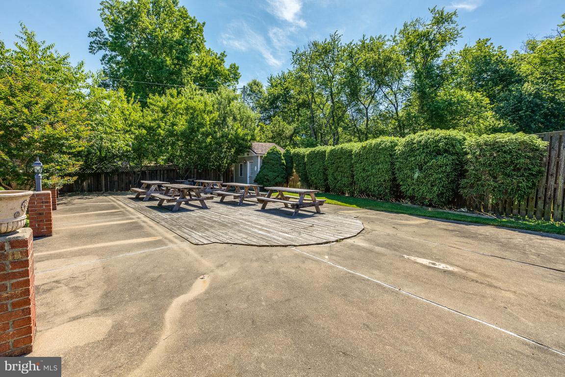 COUNTRY CLUB SOUTH - Residential