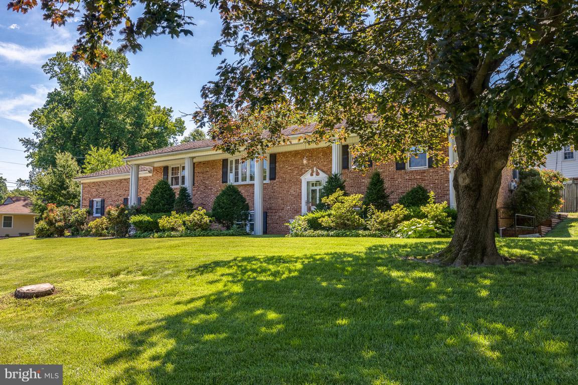 COUNTRY CLUB SOUTH - Residential