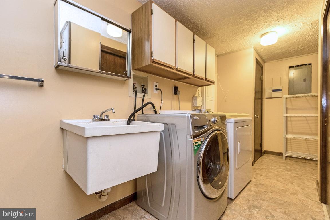 COUNTRY CLUB SOUTH - Residential