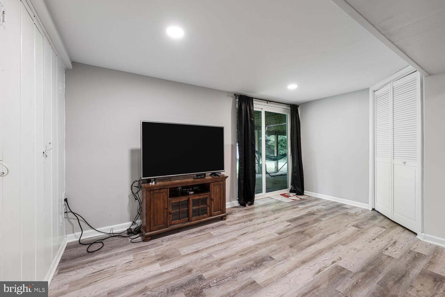 FOREST KNOLLS - Residential