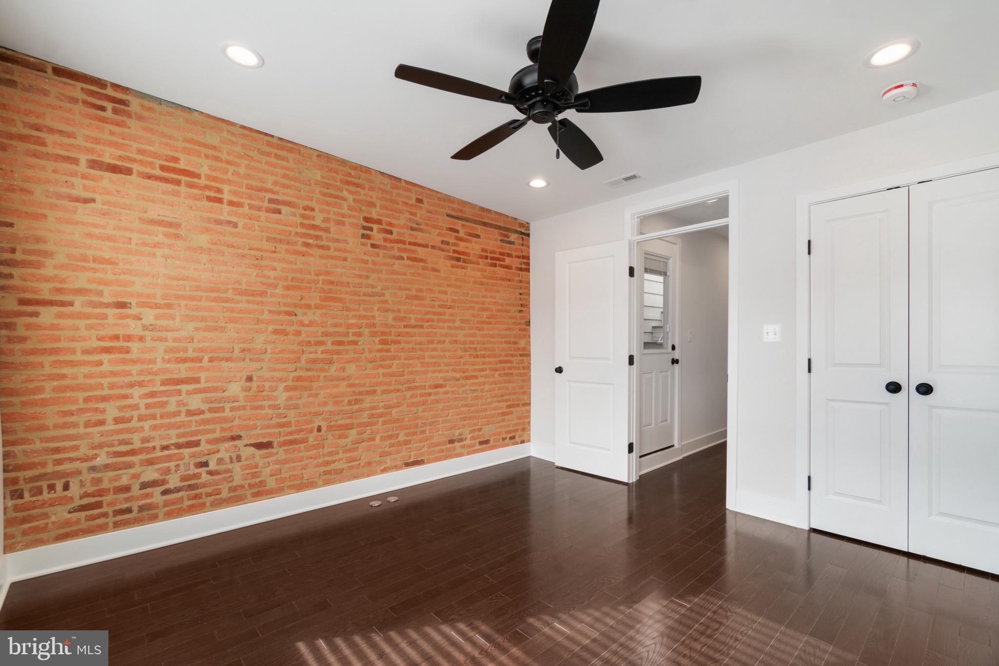 LOCUST POINT - Residential