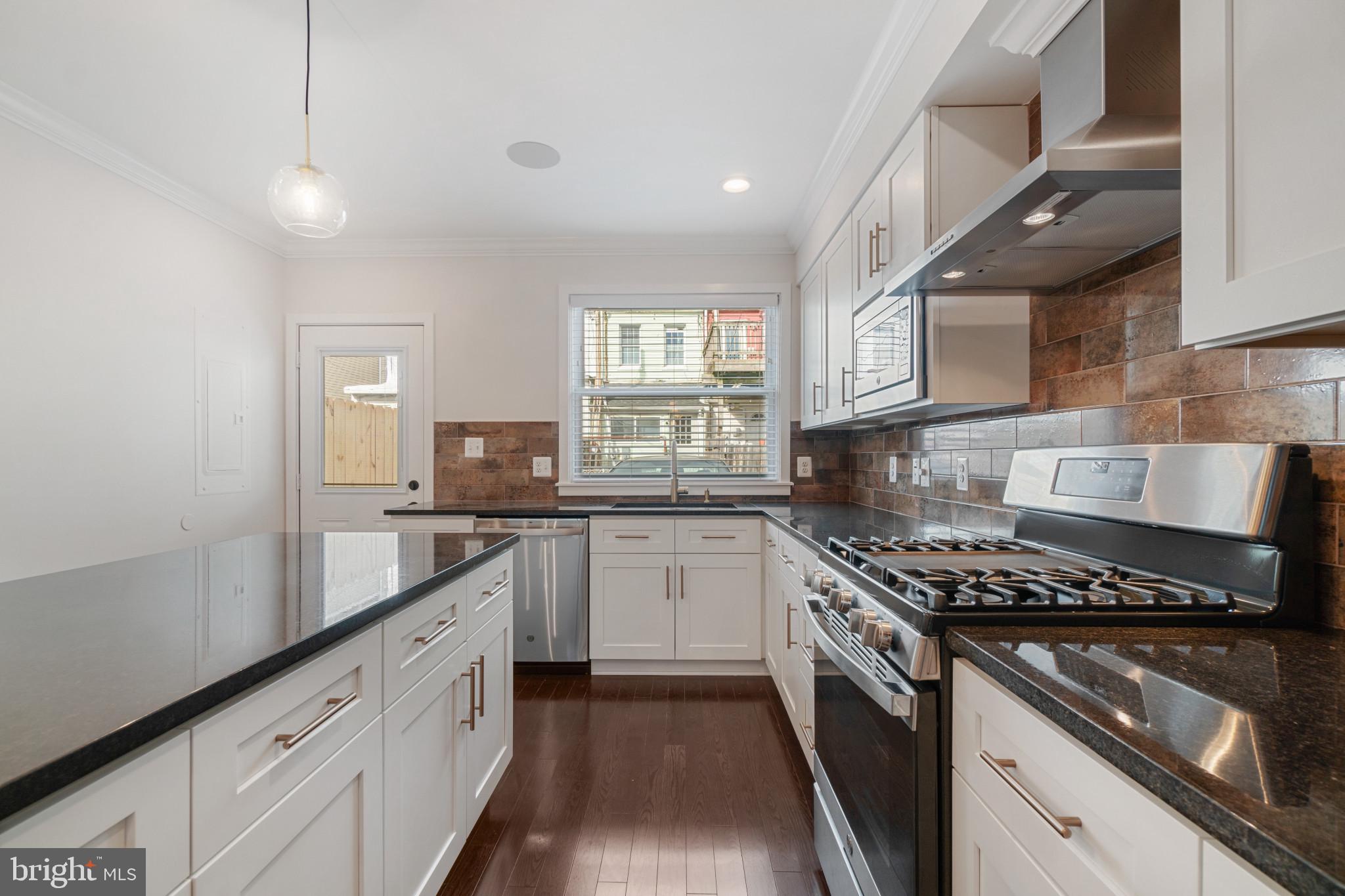 LOCUST POINT - Residential