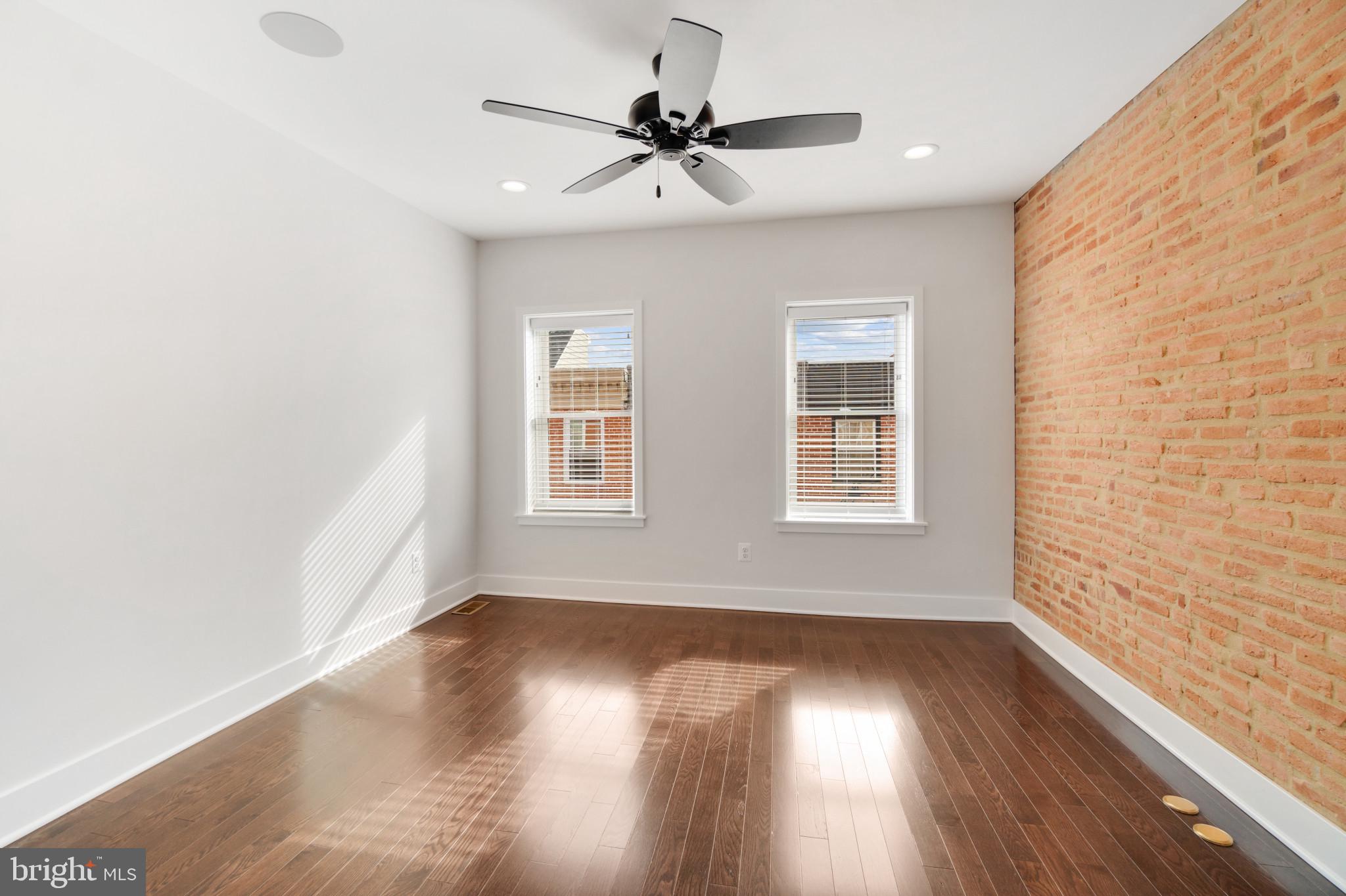 LOCUST POINT - Residential