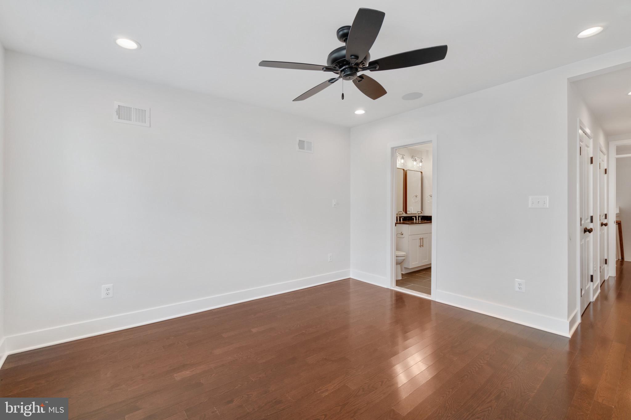 LOCUST POINT - Residential