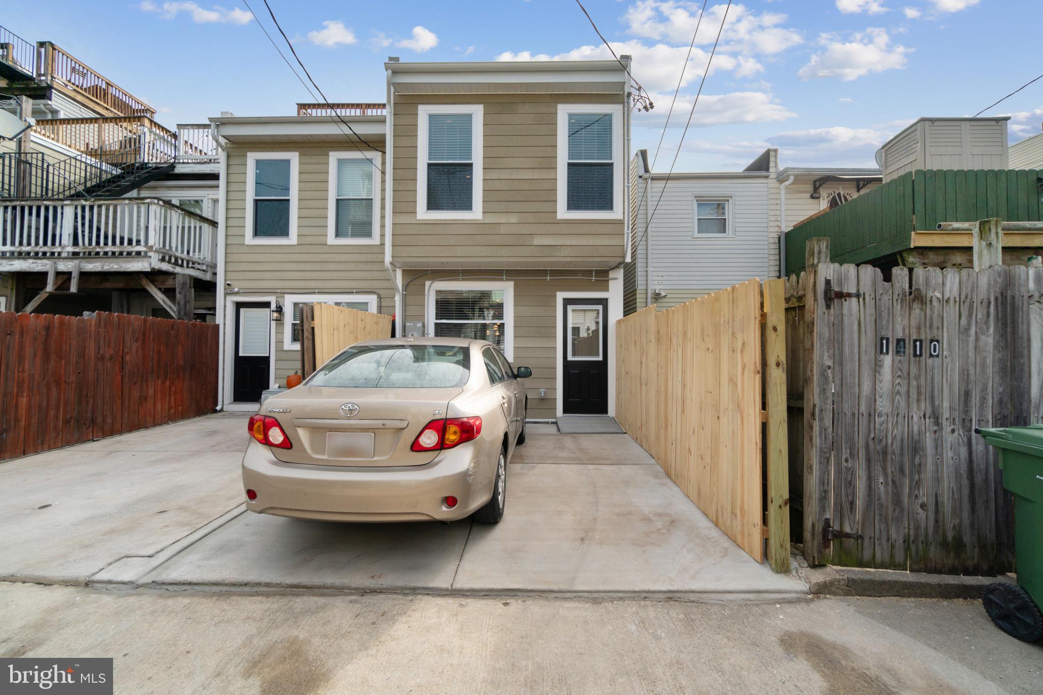 LOCUST POINT - Residential