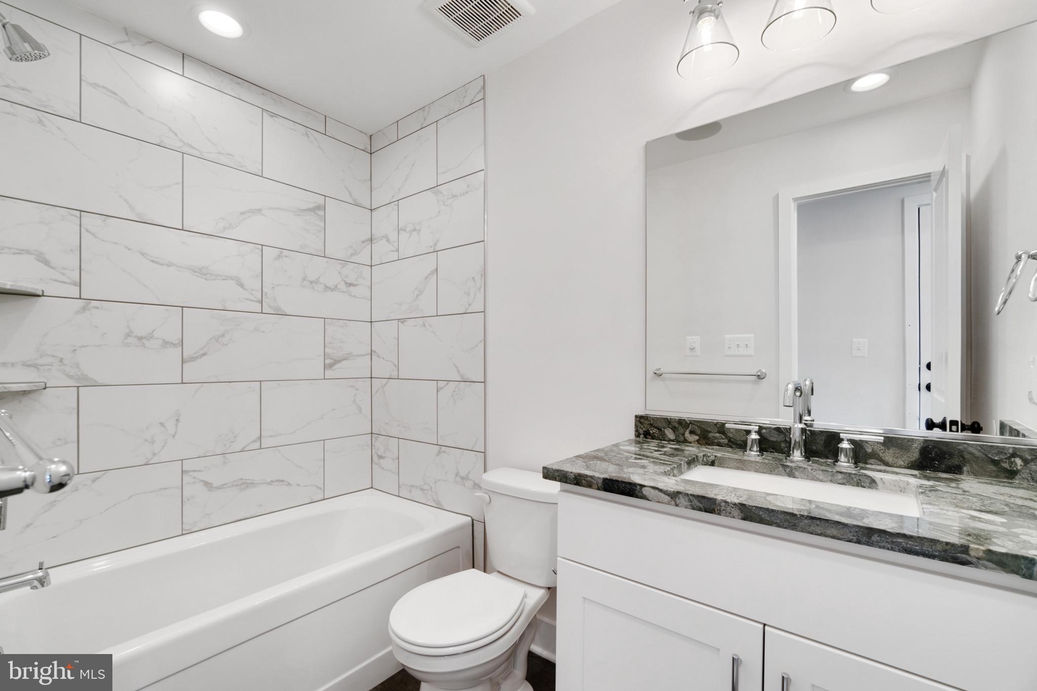 LOCUST POINT - Residential