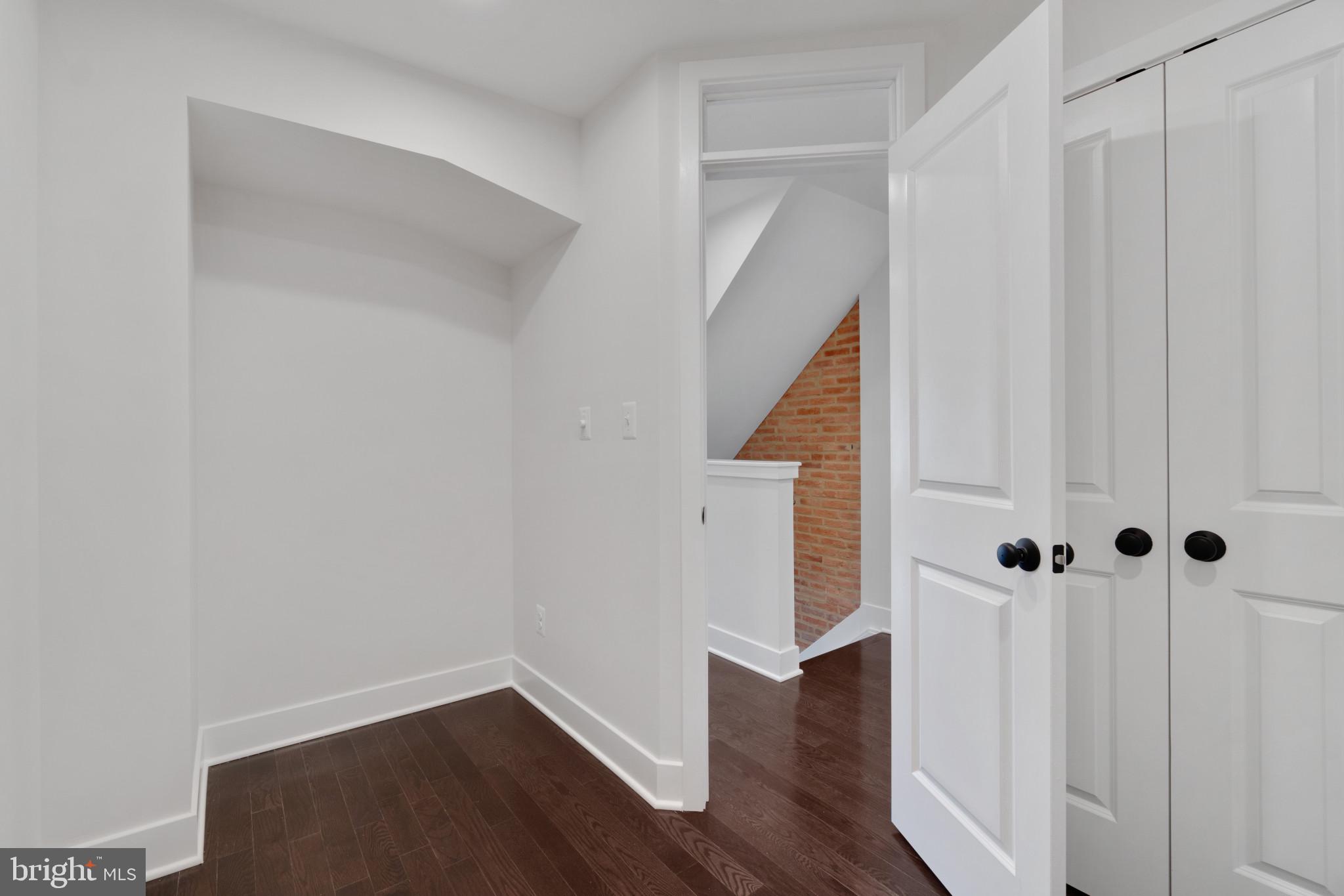 LOCUST POINT - Residential