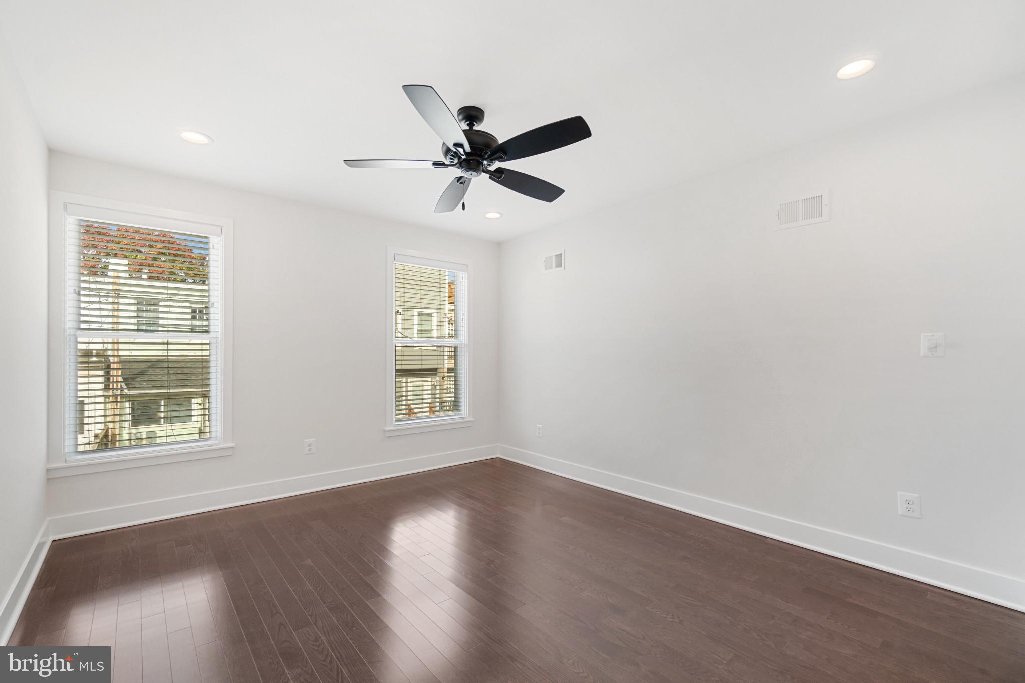 LOCUST POINT - Residential