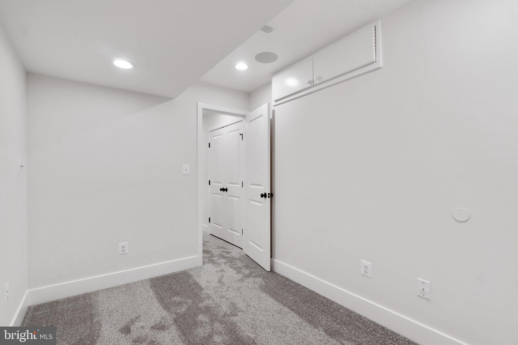 LOCUST POINT - Residential