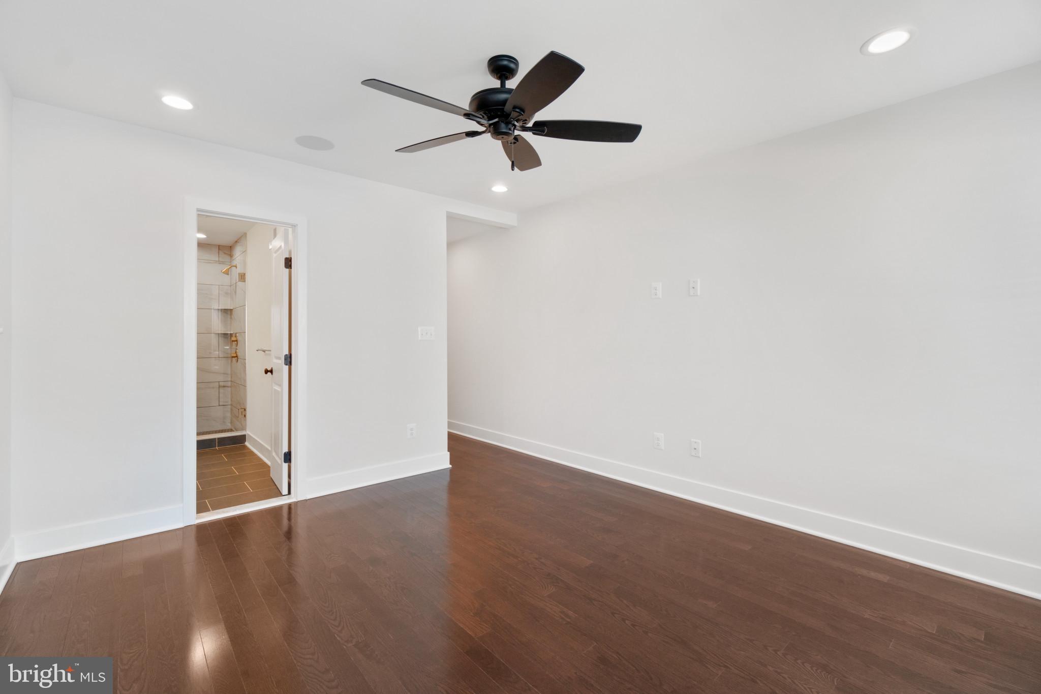 LOCUST POINT - Residential