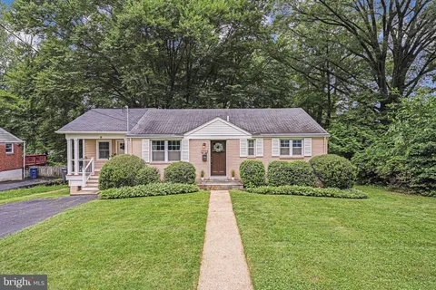 2722 Woodley Place, Falls Church, VA MLS: VAFX2242806